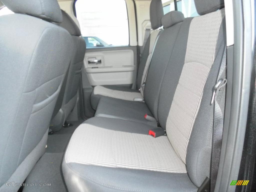 2011 Ram 1500 Big Horn Quad Cab 4x4 - Brilliant Black Crystal Pearl / Dark Slate Gray/Medium Graystone photo #6
