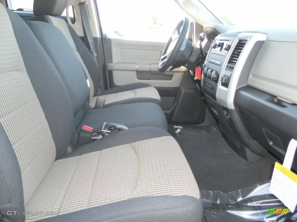 2011 Ram 1500 Big Horn Quad Cab 4x4 - Brilliant Black Crystal Pearl / Dark Slate Gray/Medium Graystone photo #7