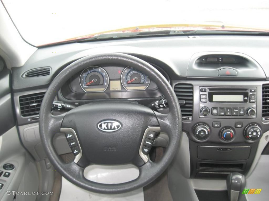 2006 Optima LX - Radiant Red / Gray photo #16