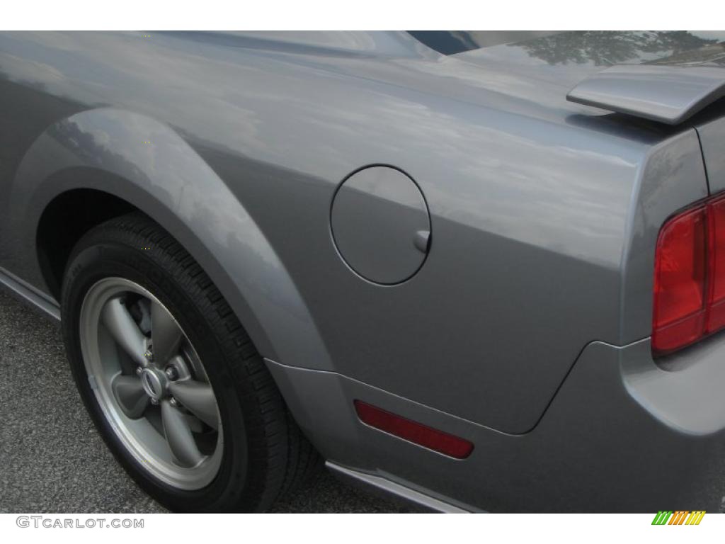 2006 Mustang GT Premium Coupe - Tungsten Grey Metallic / Dark Charcoal photo #26
