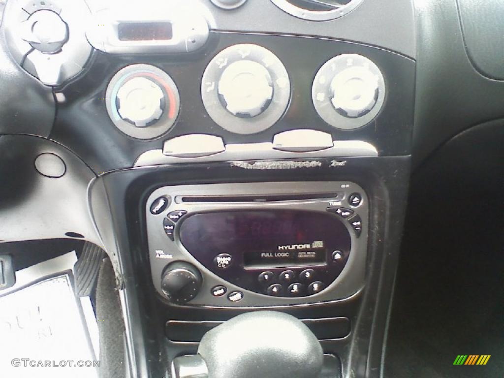 2001 Tiburon  - Nordic White / Black/Gray photo #9