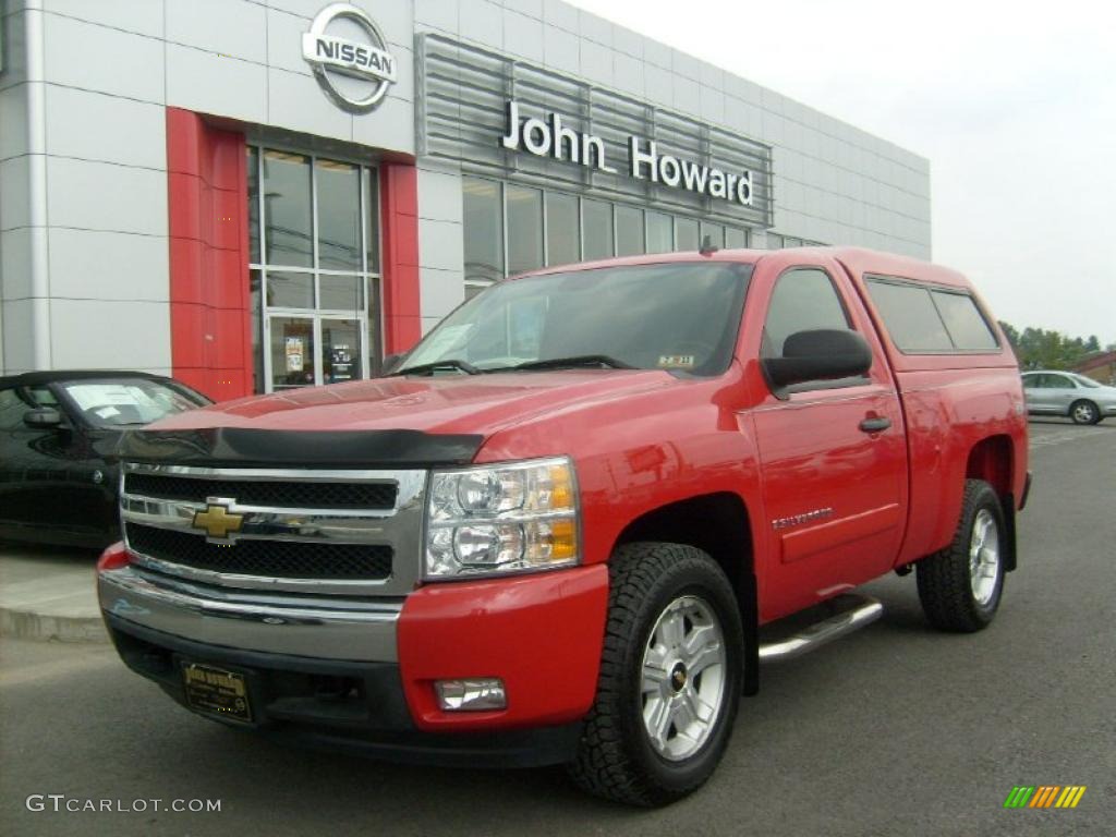 2007 Silverado 1500 LT Z71 Regular Cab 4x4 - Victory Red / Ebony Black photo #1