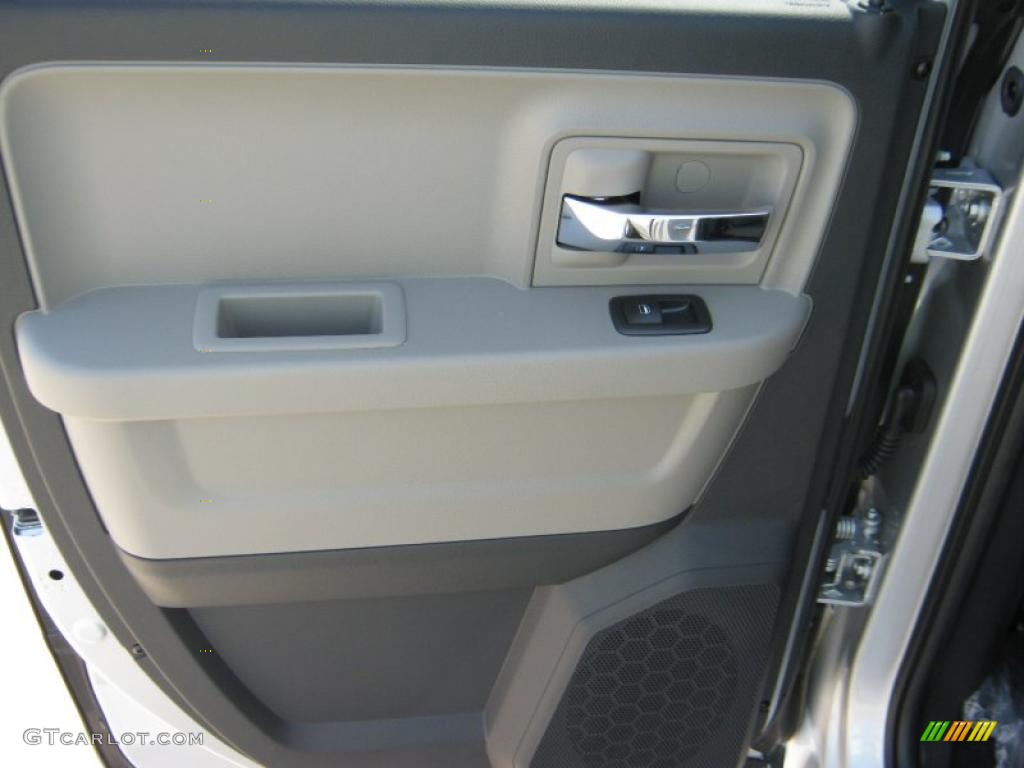 2011 Ram 1500 SLT Quad Cab - Bright Silver Metallic / Dark Slate Gray/Medium Graystone photo #16
