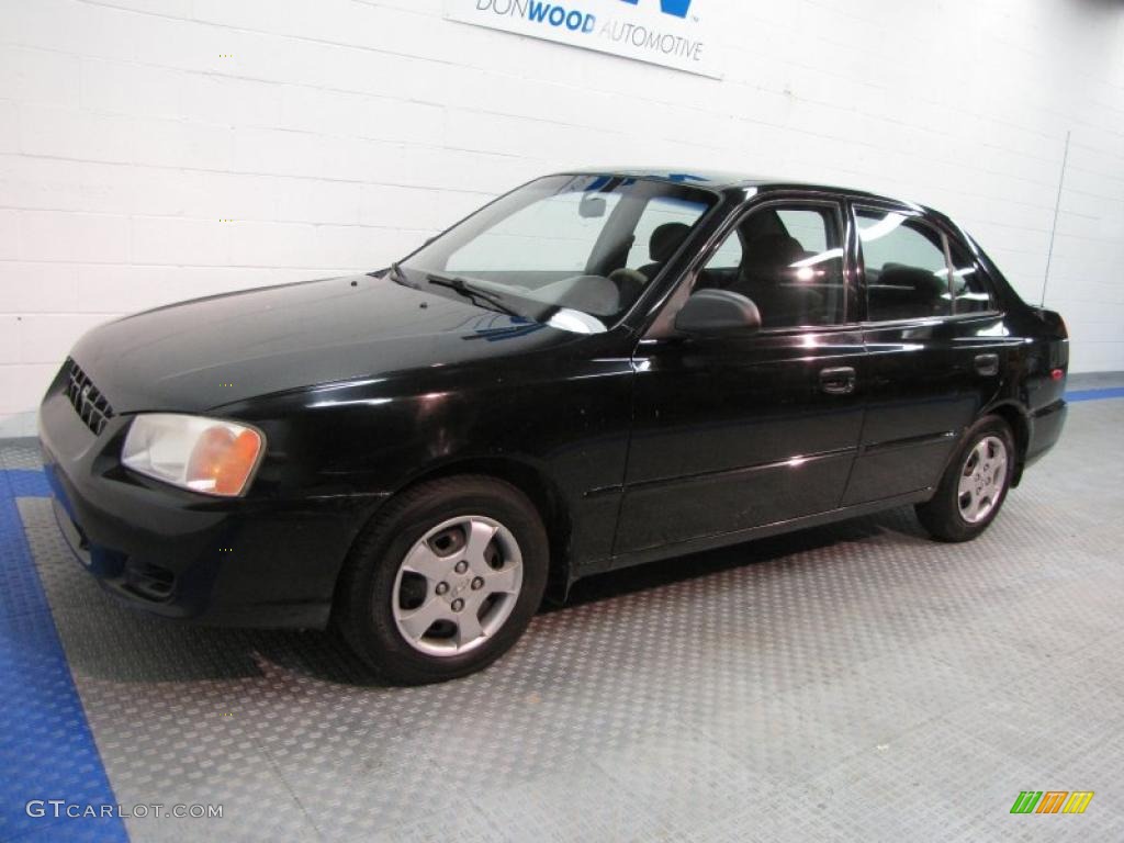 2001 Accent GL Sedan - Ebony Black / Gray photo #2