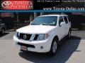 Avalanche White - Pathfinder SE Photo No. 1