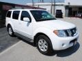 Avalanche White - Pathfinder SE Photo No. 3