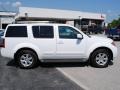 Avalanche White - Pathfinder SE Photo No. 4