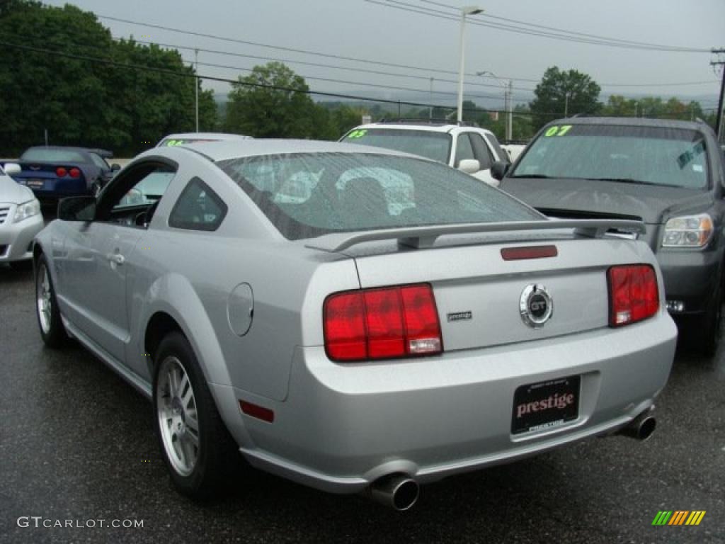2005 Mustang GT Premium Coupe - Satin Silver Metallic / Dark Charcoal photo #4