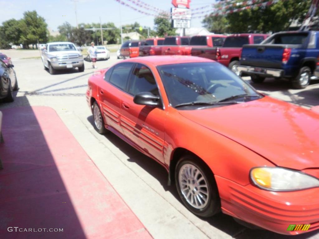 1999 Grand Am SE Sedan - Bright Red / Dark Pewter photo #6