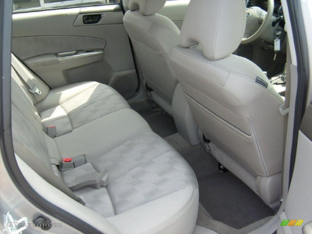 2009 Forester 2.5 X - Steel Silver Metallic / Platinum photo #17
