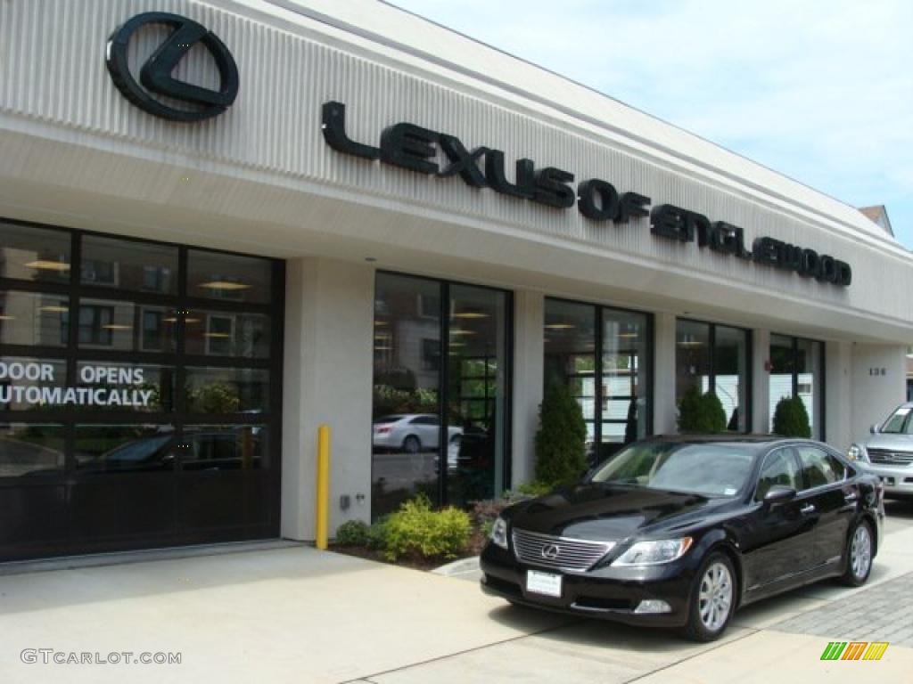 Black Sapphire Pearl Lexus LS