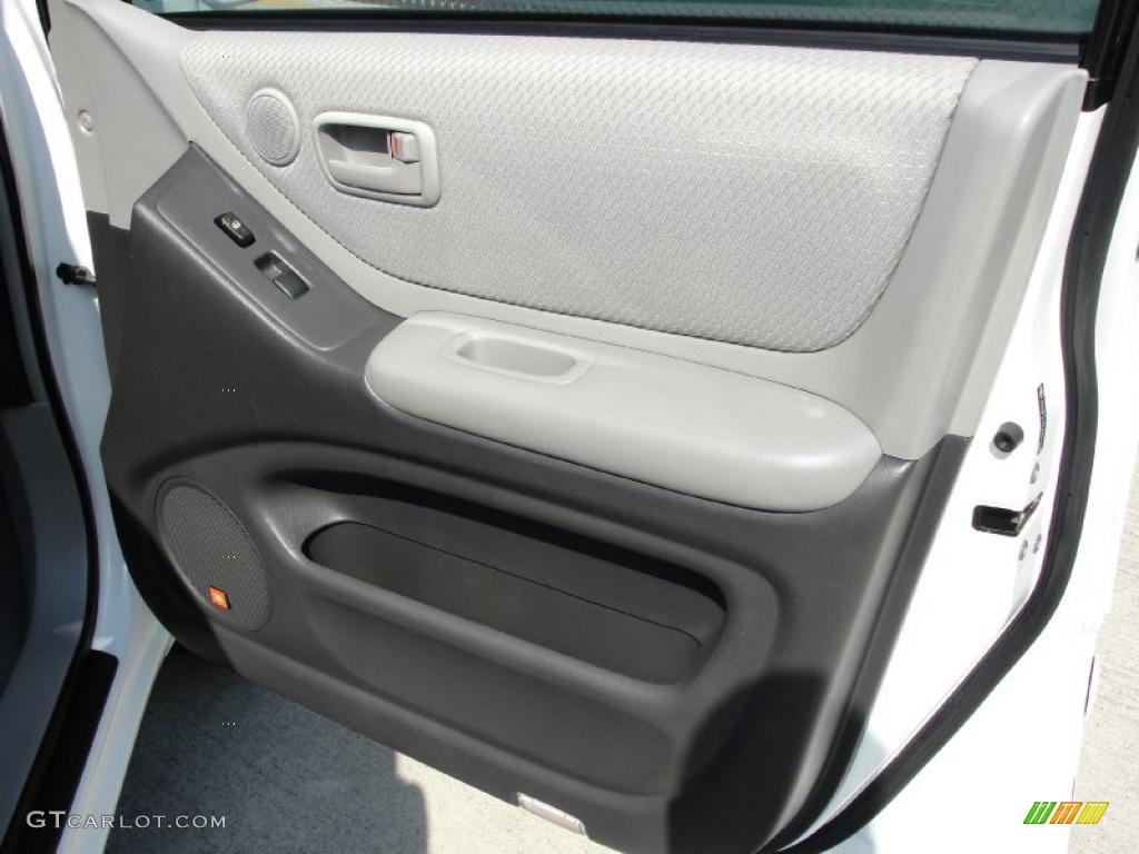 2004 Highlander V6 - Super White / Ash photo #23