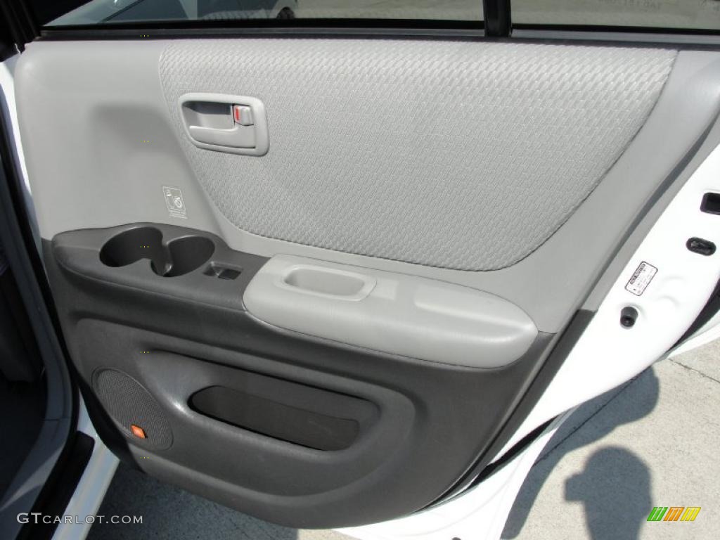 2004 Highlander V6 - Super White / Ash photo #26
