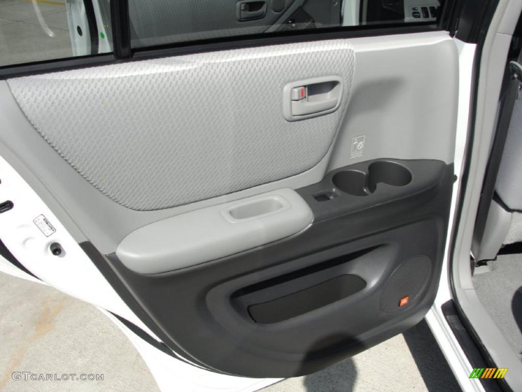 2004 Highlander V6 - Super White / Ash photo #31