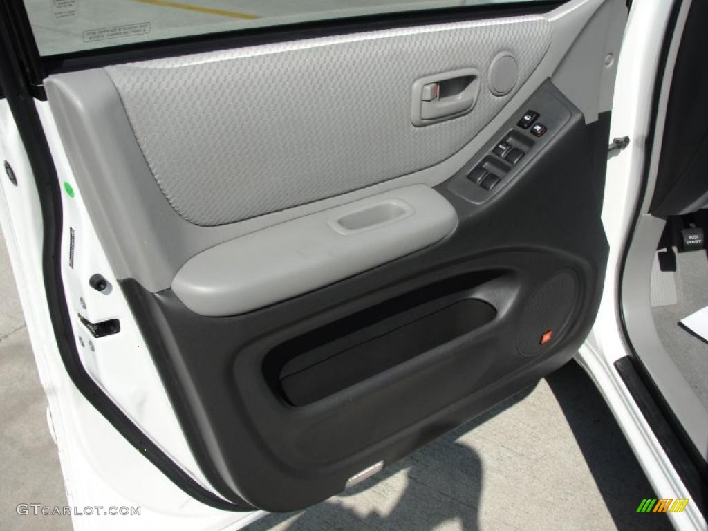 2004 Highlander V6 - Super White / Ash photo #33