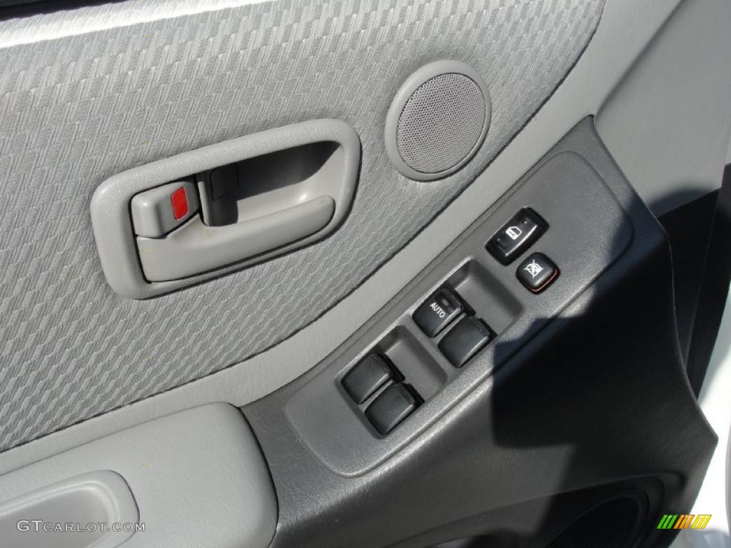 2004 Highlander V6 - Super White / Ash photo #34