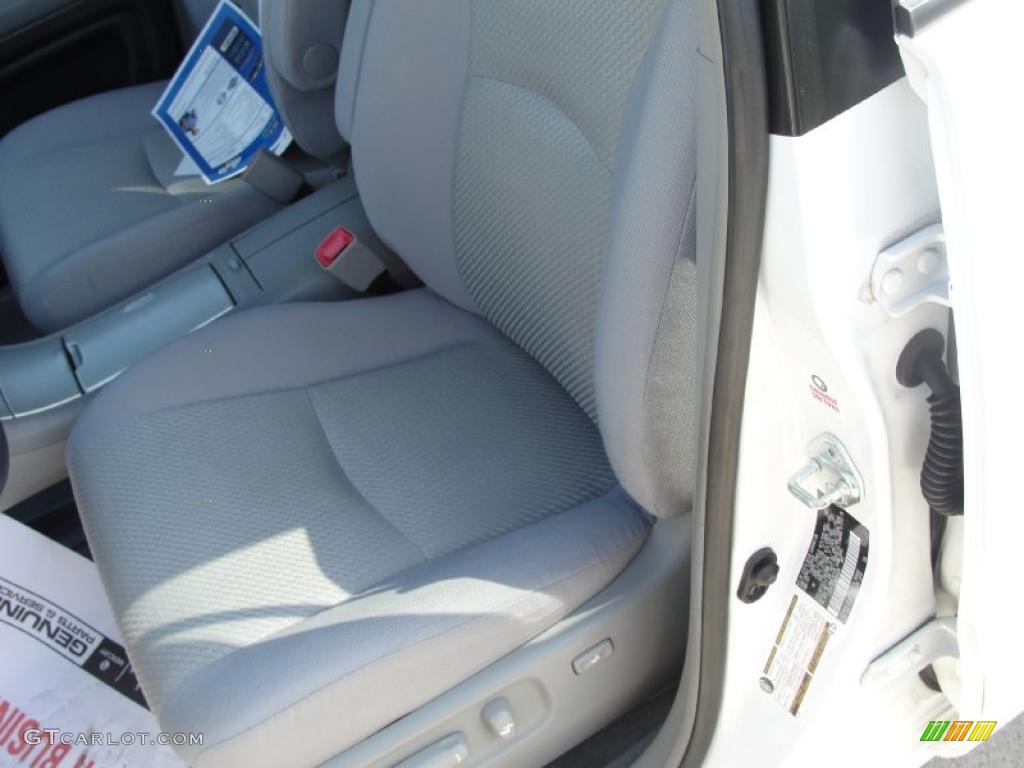 2004 Highlander V6 - Super White / Ash photo #35