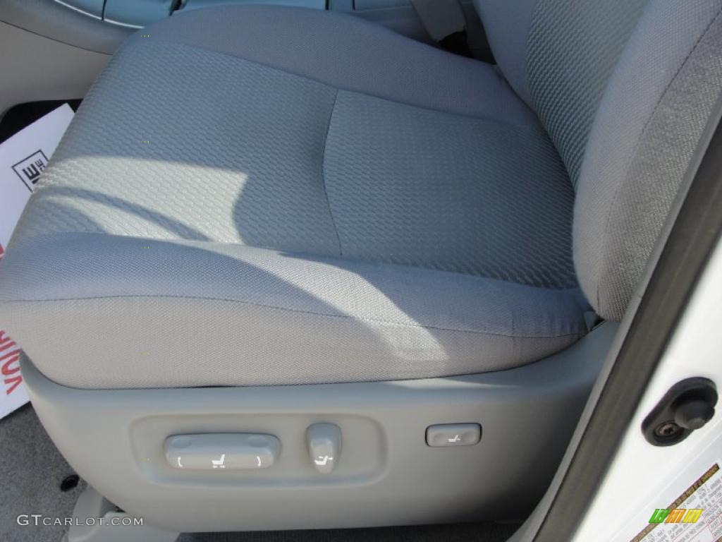 2004 Highlander V6 - Super White / Ash photo #36