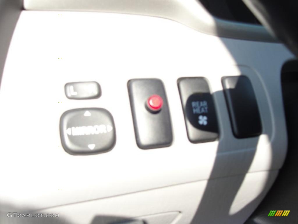 2004 Highlander V6 - Super White / Ash photo #45