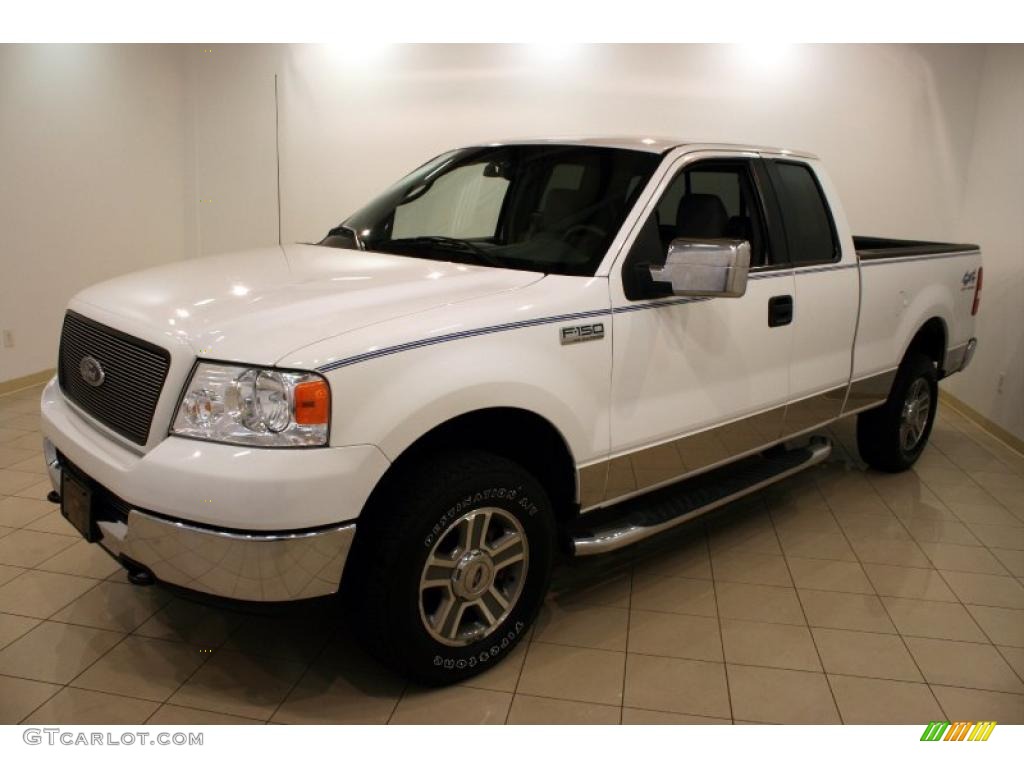 2005 F150 XLT SuperCab 4x4 - Oxford White / Medium Flint Grey photo #3