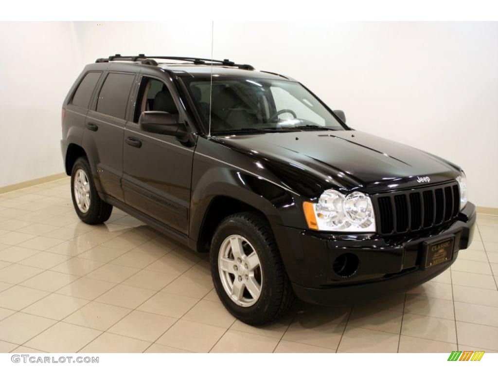 2005 Grand Cherokee Laredo 4x4 - Black / Medium Slate Gray photo #1