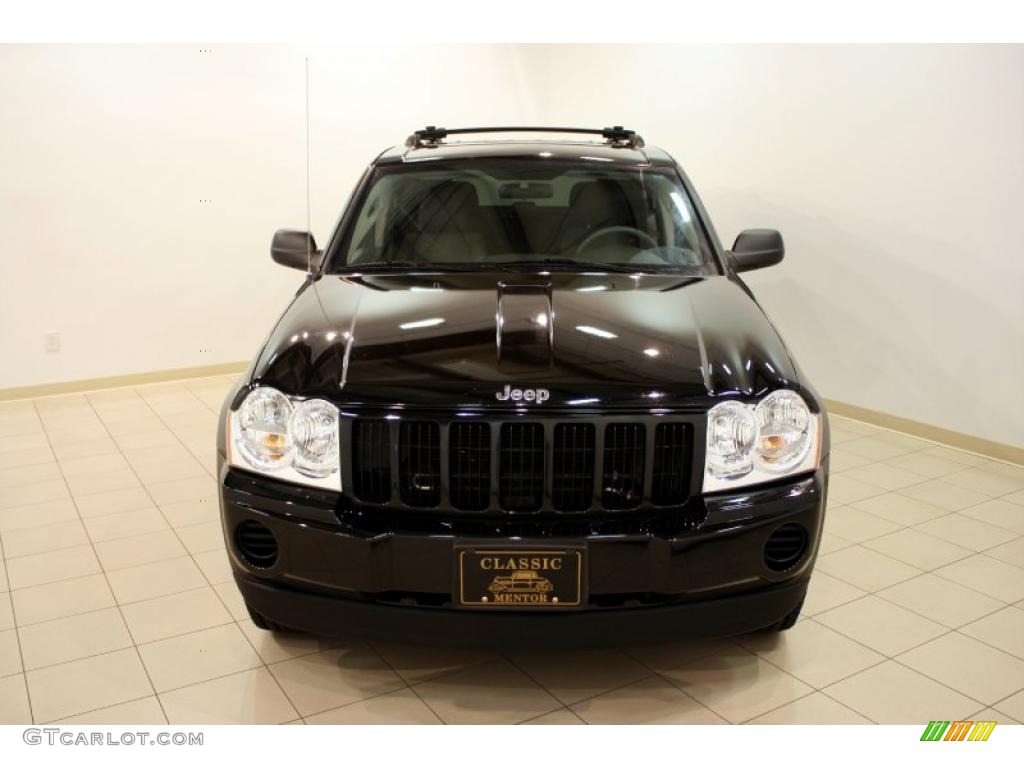 2005 Grand Cherokee Laredo 4x4 - Black / Medium Slate Gray photo #2