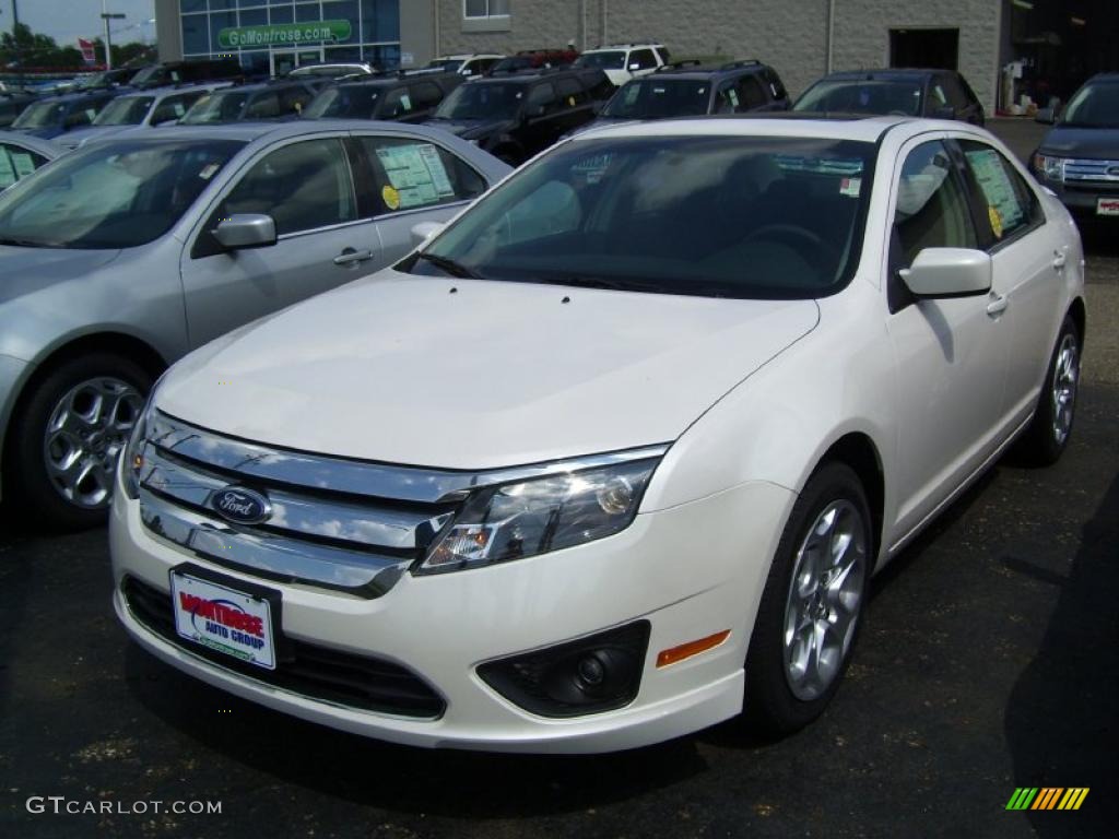 White Platinum Tri-coat Metallic Ford Fusion