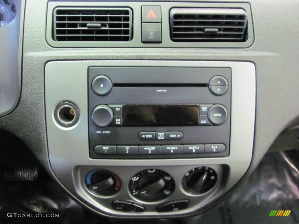 2007 Focus ZX5 SES Hatchback - CD Silver Metallic / Charcoal/Light Flint photo #5