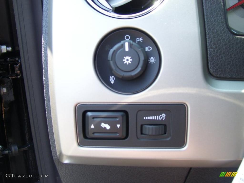 2010 F150 Lariat SuperCrew 4x4 - Tuxedo Black / Black photo #24