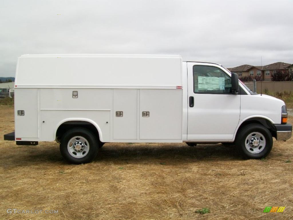 2010 Express Cutaway 3500 Commercial Utility Van - Summit White / Medium Pewter photo #9