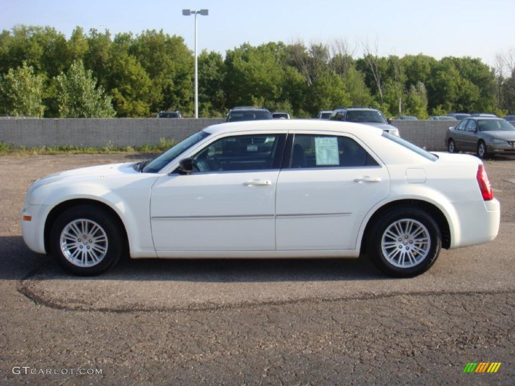 Cool Vanilla White Chrysler 300