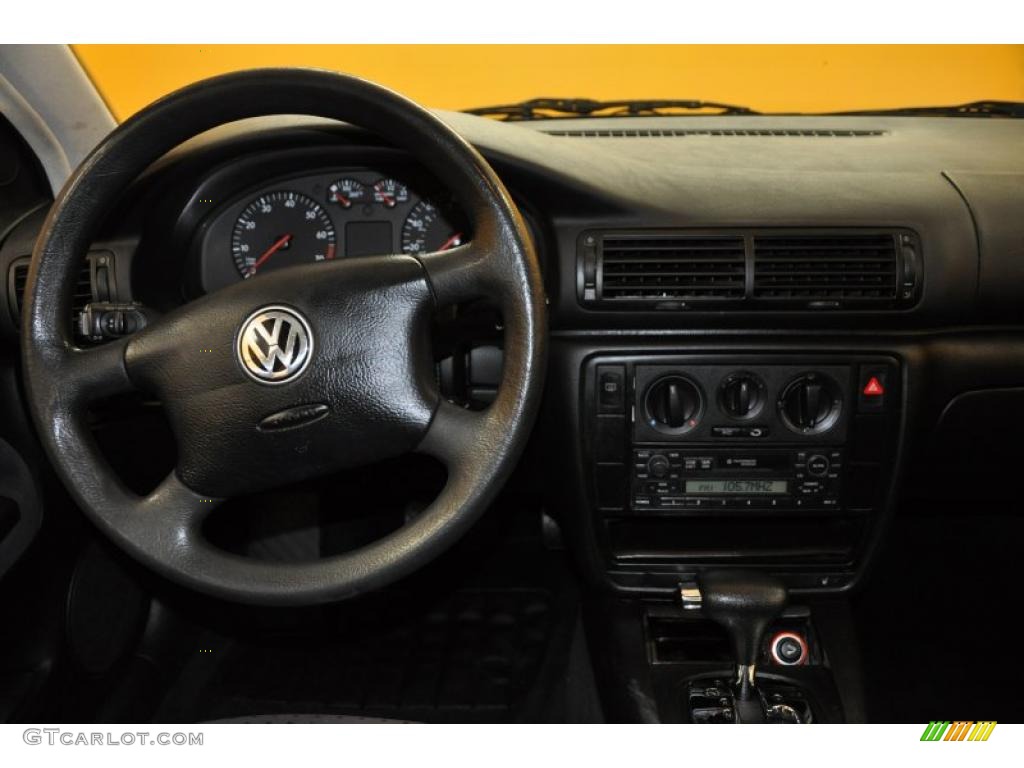 1999 Passat GLS Sedan - Royal Green Pearl / Black photo #7