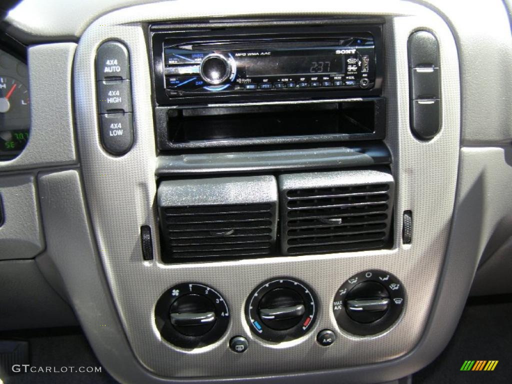 2004 Explorer XLT 4x4 - Dark Blue Pearl Metallic / Midnight Grey photo #17