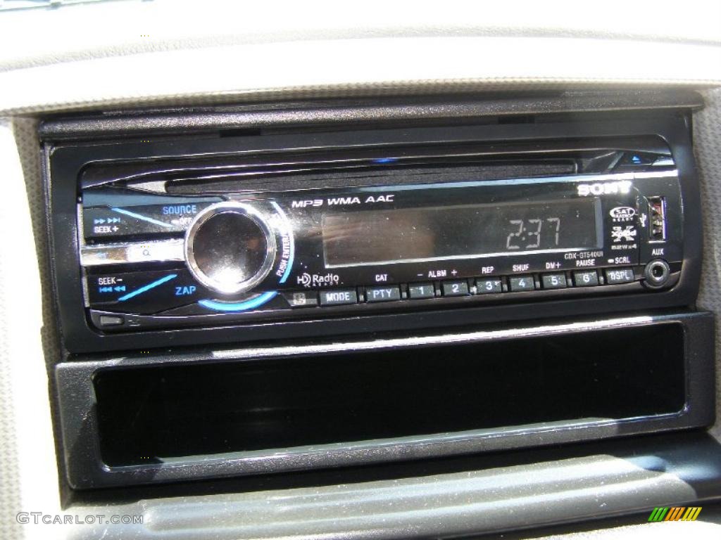 2004 Explorer XLT 4x4 - Dark Blue Pearl Metallic / Midnight Grey photo #18