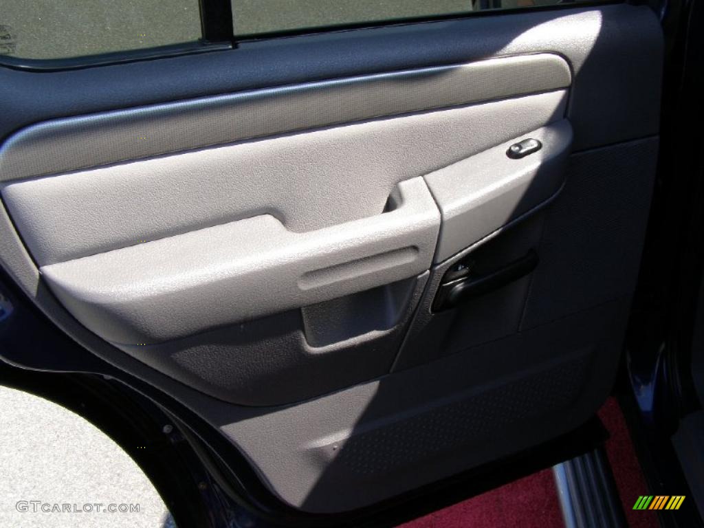 2004 Explorer XLT 4x4 - Dark Blue Pearl Metallic / Midnight Grey photo #20