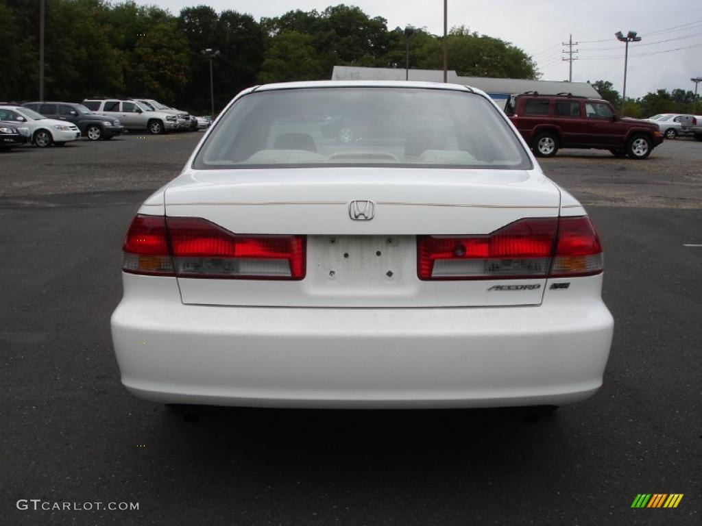 2001 Accord LX V6 Sedan - Taffeta White / Ivory photo #5