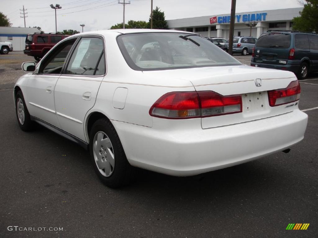 2001 Accord LX V6 Sedan - Taffeta White / Ivory photo #6