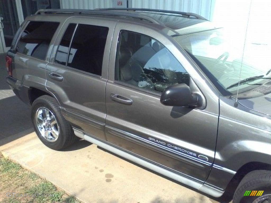 2004 Grand Cherokee Overland - Graphite Metallic / Dark Slate Gray photo #21