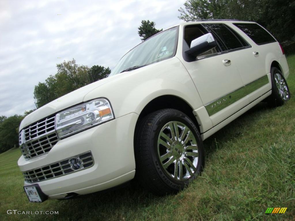 2008 Navigator L Elite 4x4 - White Suede Metallic / Camel/Sand Piping photo #1