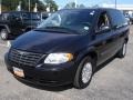 2007 Brilliant Black Crystal Pearl Chrysler Town & Country   photo #1