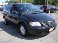 2007 Brilliant Black Crystal Pearl Chrysler Town & Country   photo #3