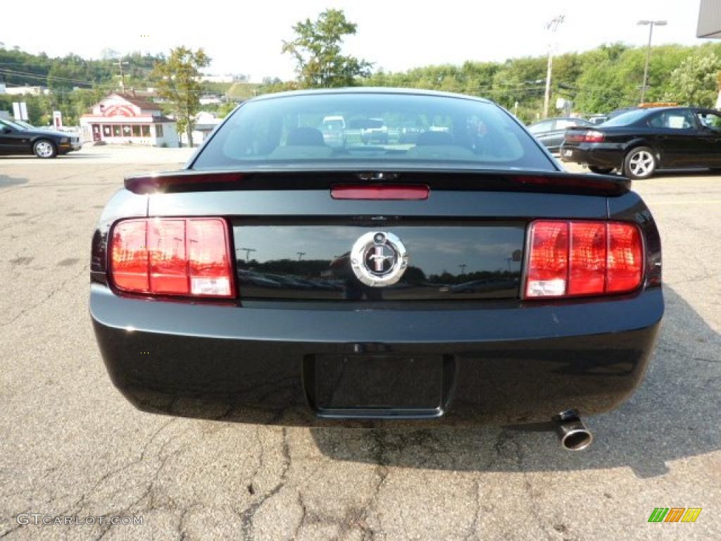 2007 Mustang V6 Deluxe Coupe - Black / Dark Charcoal photo #3