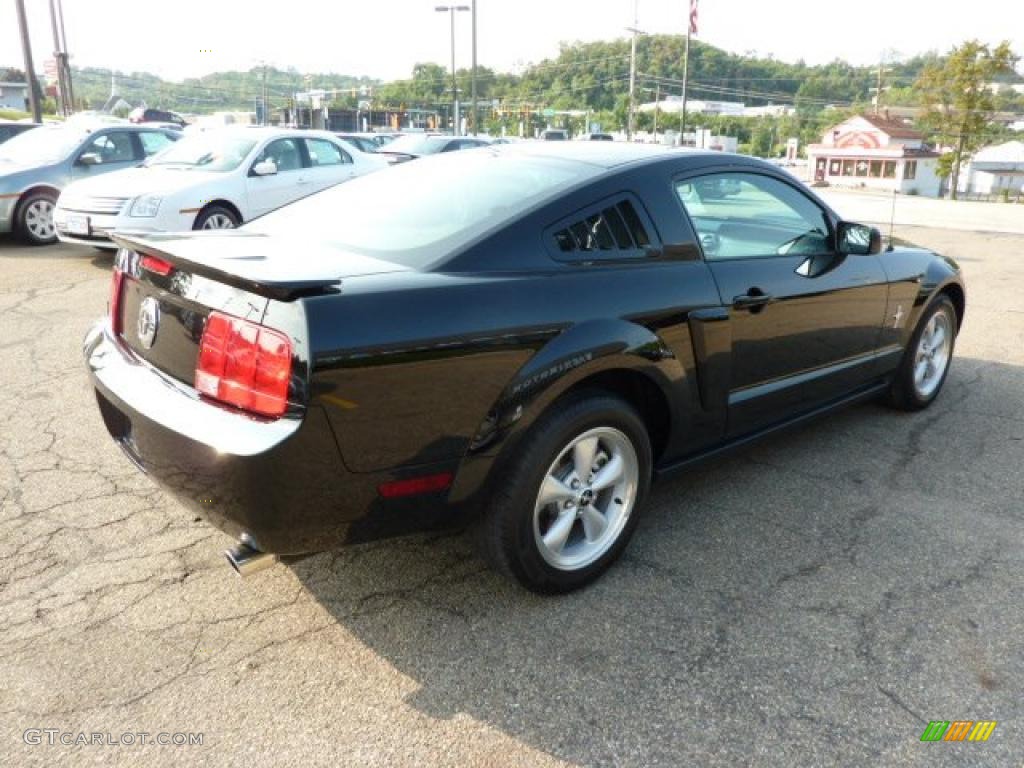 2007 Mustang V6 Deluxe Coupe - Black / Dark Charcoal photo #4