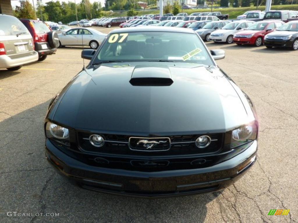 2007 Mustang V6 Deluxe Coupe - Black / Dark Charcoal photo #7