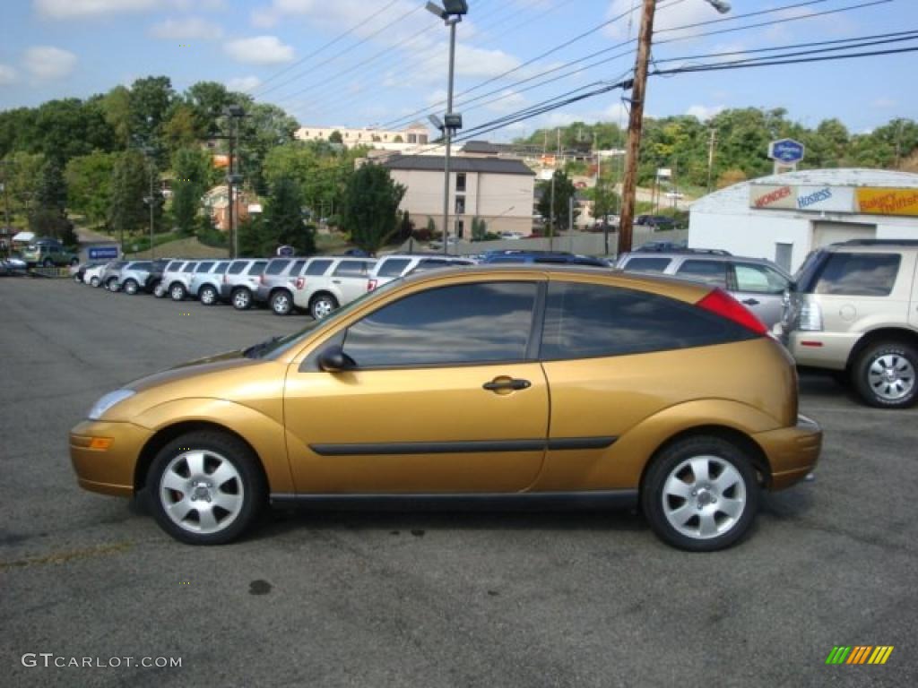 Focus Gold  I A、II B、Ⅲ No Reserve: 15k-Mile 2003 Ford Focus ZX3 Premium for sale on