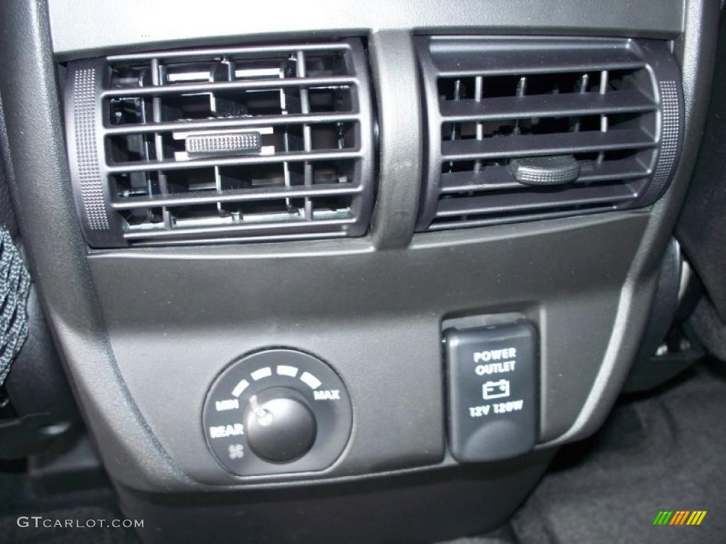2011 Endeavor SE AWD - Carbon Pearl / Black photo #19
