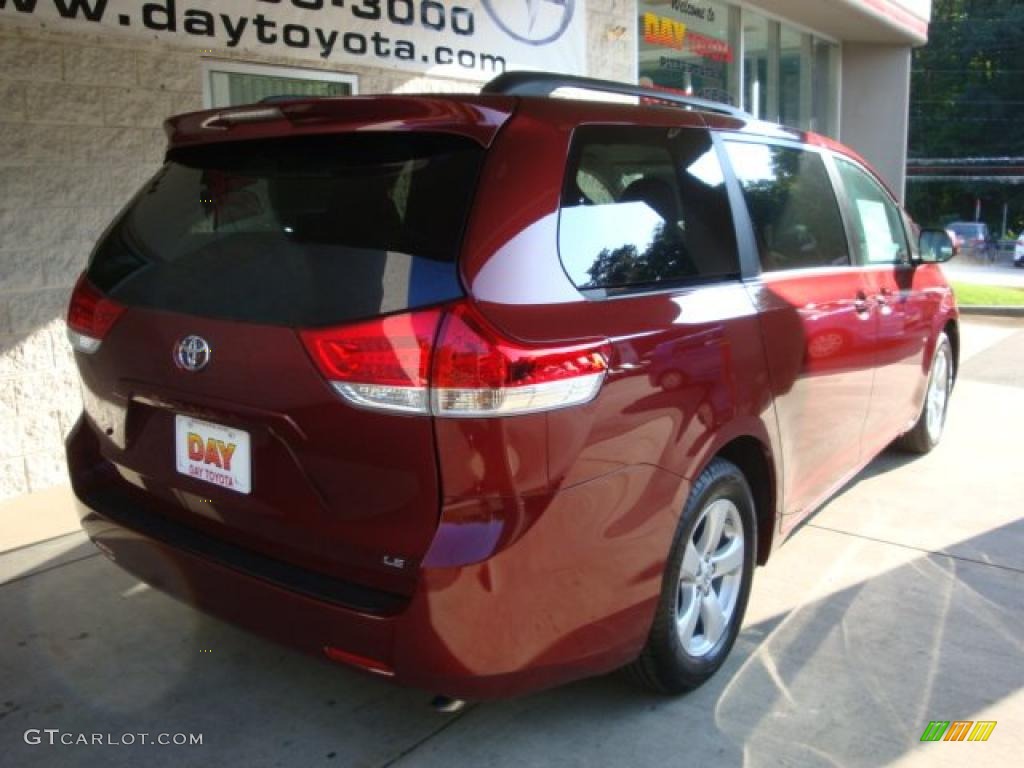 2011 Sienna LE - Salsa Red Pearl / Bisque photo #2