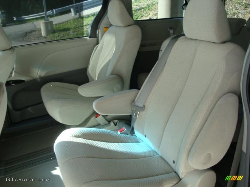2011 Sienna LE - Salsa Red Pearl / Bisque photo #9