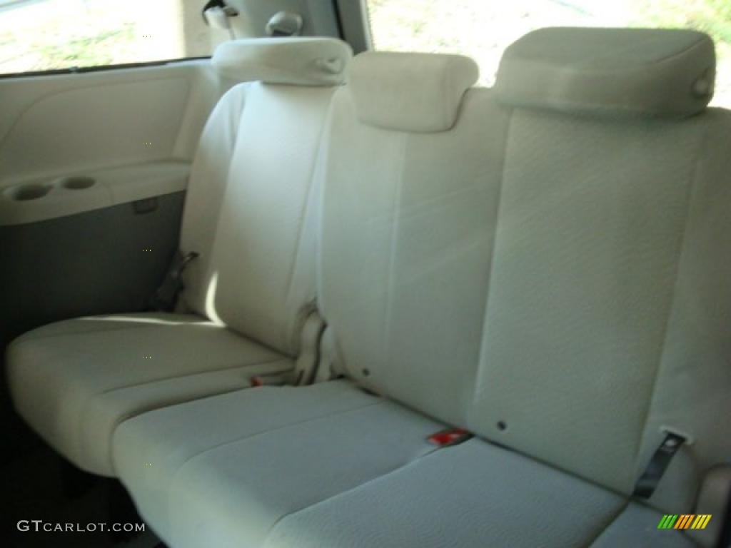 2011 Sienna LE - Salsa Red Pearl / Bisque photo #10