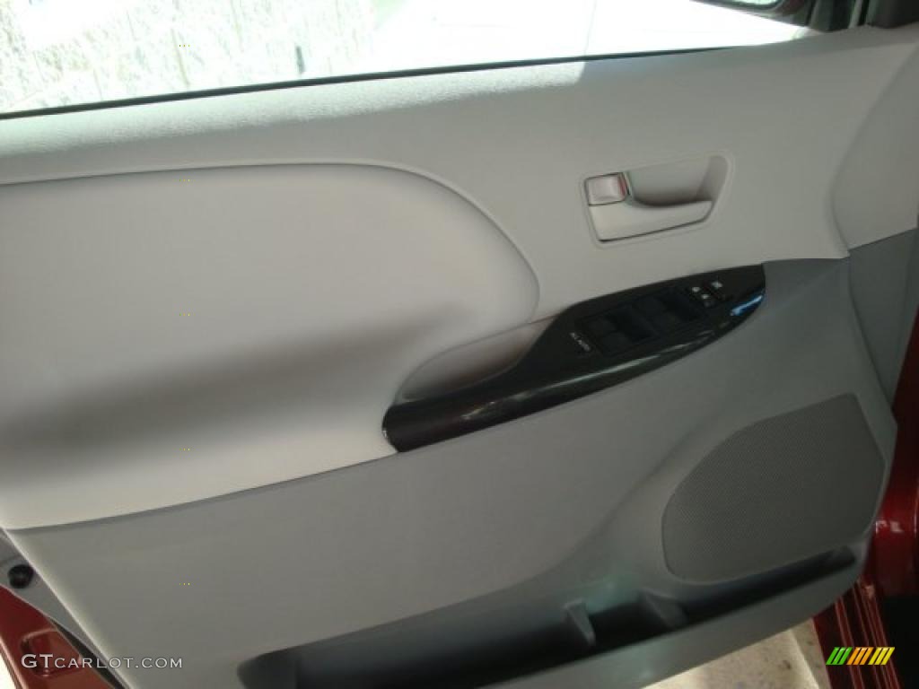 2011 Sienna LE - Salsa Red Pearl / Bisque photo #12